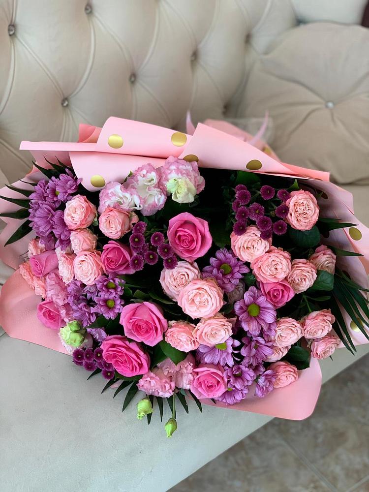 Букет цветов из: Хризантемы, Розы и Лизиантусы в Кокоревке