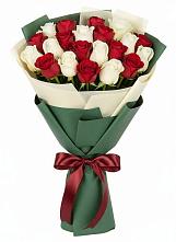 Букет Микс из красных и белых роз в Кокоревке