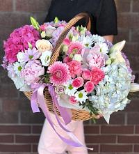 Композиция солнечный день в Кокоревке Цветочная композиция из Розы, Хризантемы, Пионы и Лизиантусы в корзине в Кокоревке