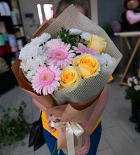 Букет цветов из:  Герберы, Розы и Хризантемы в Кокоревке