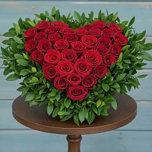 Цветочная композиция из Розы в виде сердца в Кокоревке