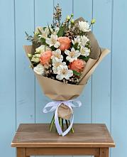 Букет цветов из:  Альстромерии, Лизиантусы, Розы и Хризантемы в Кокоревке