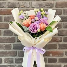 Букет цветов из:  Лизиантусы и Розы в Кокоревке