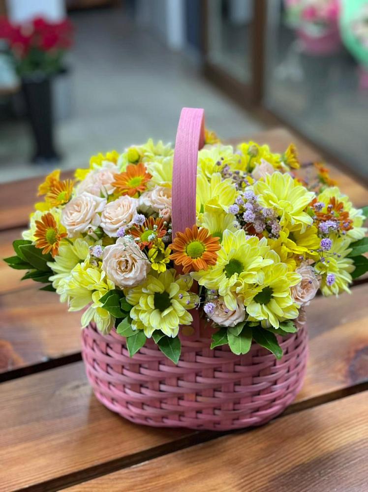 Цветочная композиция из Хризантемы и Розы в корзине в Кокоревке