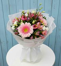 Букет цветов из:  Герберы, Альстромерии и Лизиантусы в Кокоревке