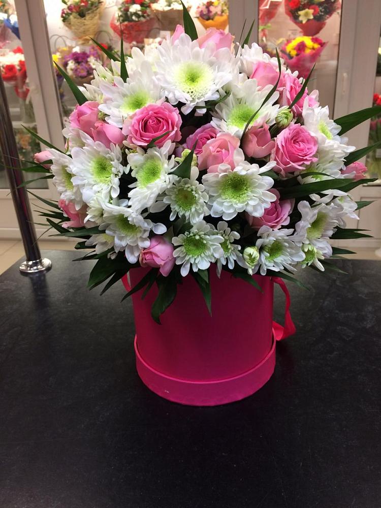 Цветочная композиция из Розы и Хризантемы в шляпной коробке в Кокоревке