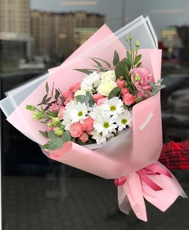 Букет цветов из: Розы, Лизиантусы и Хризантемы в Кокоревке